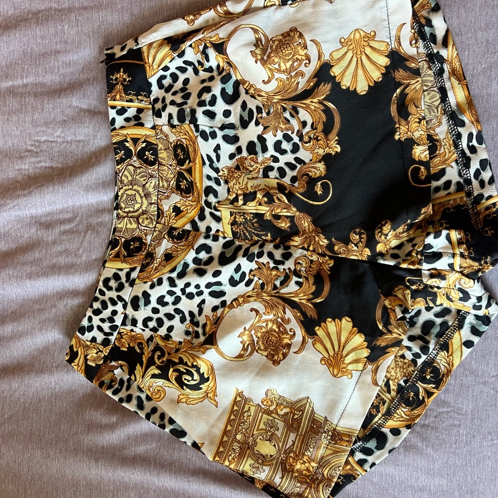 Superdown Gold and Black Patterned Shorts